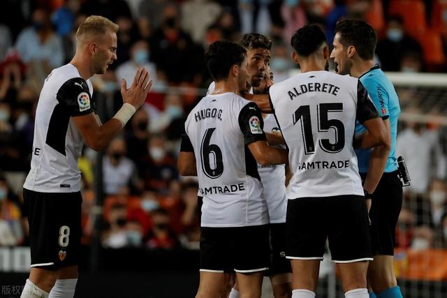 那不勒斯嫌加纳乔太贵 求购多特边锋阿德耶米